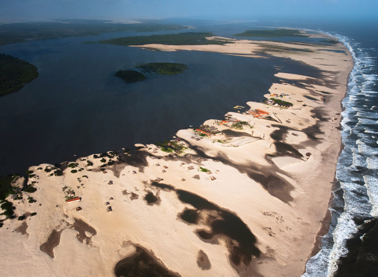 In volo sul Parco nazionale dei Lençóis Maranhenses (Stato di Maranhão).